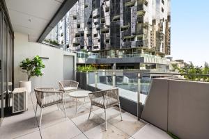 High-End with huge outdoor deck, Heated Pool, Gym,