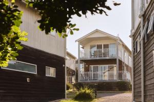 Caves Coastal Bar & Bungalows