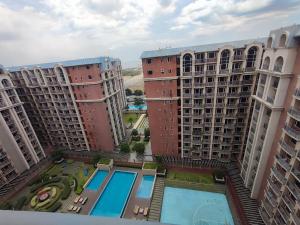 Facing Pool w Balcony MOA BP1741