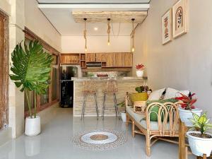 A Walk to Canggu Beach - Mozon Garden Villa