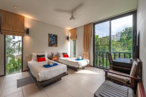 C215 Pool View 2BR and 200m to Beach Prime Location