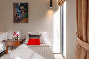 C215 Pool View 2BR and 200m to Beach Prime Location