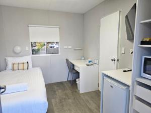 Hive Hotel, Moruya