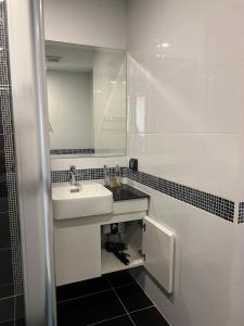 Cozy 1-Bedroom Apartment Near Nimman #A402