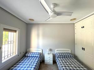 Villa de lujo al lado del mar, piscina, garaje wifi, AACC