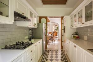 Villa Giulietta - 4BHK Villa in Assagao with Big Pvt Pool, Balcony, Dedicated Caretaker, Near Famous Cafes by The Blue Kite