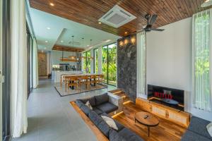 Bedawang, Exquisite Seminyak 4BR Villa with Huge Pool