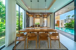 Bedawang, Exquisite Seminyak 4BR Villa with Huge Pool