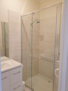 Tranquil Retreat -short walk to Train Station