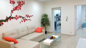 Three-Bedroom Apartment room in Palacio Apartments Madrid