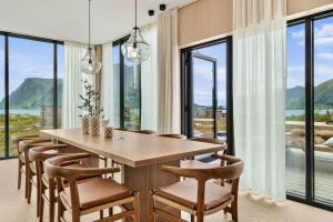 Lofoten luxury with seaview sauna and jacuzzi