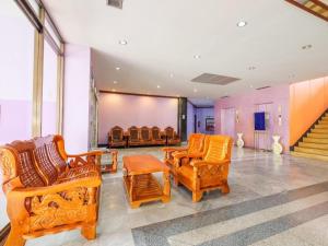 OYO 565 Trang Hotel