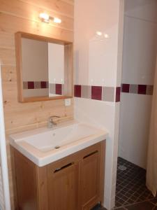 Appartements Les Cabasses 8 - Housing in a village house : photos des chambres
