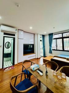 Home Coffee & Apartment Tea & Food