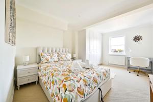 Chelsea Chic, Quiet, Light Filled, Upscale
