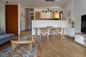 Elegant 2BR with Private Garage in the Old Town