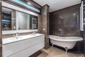 ADRIANA by Terrys Homes WATERFRONT SEAVIEW BEACH