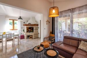 Villa Mediterranea, an idyllic new villa with a Mediterranean touch