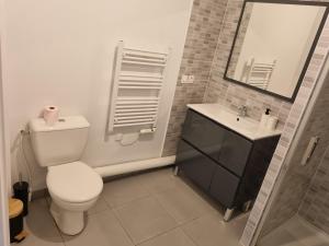 Appartements Cozy apartment with terrace, parking, 9 min train station : photos des chambres