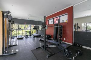 Cozy 2-bedroom apartment with a gym and pool