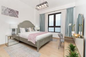 Ultimate Stay - Stylish 1BR Apartment in La Mer Dubai with Balcony and Partial Marina Views