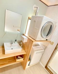 Spacious Family Home Near Beach Park & Playground