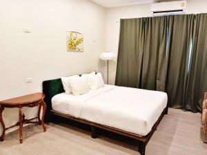 XX Hidden Dragon China Town MRT Dragon Temple