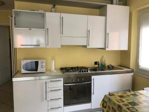 2B Bagnasciuga dorato - moderno bilocale sul mare