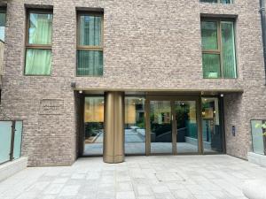 Tower Bridge Luxury Apartments with Balcony