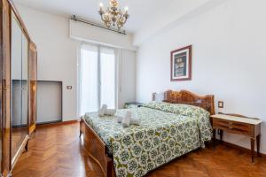 Hostdomus - Altrove Apartment