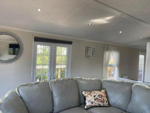 Riverside Lodge, with Hot tub on The River Severn