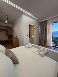Ampoulos Rooms & Apartments