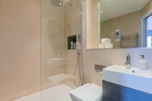 Light-Filled 3BD Flat in Trendy East London