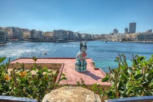 Modern Seaside Penthouse Jacuzzi BBQ Sun Deck