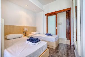 Modern Seaside Penthouse Jacuzzi BBQ Sun Deck