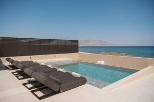 Onora Villa - Steps from the Sea by etouri