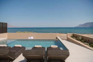 Onora Villa - Steps from the Sea by etouri