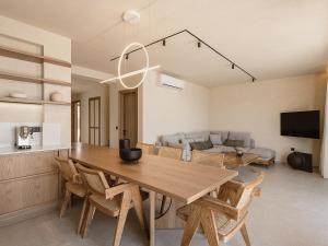 Onora Villa - Steps from the Sea by etouri