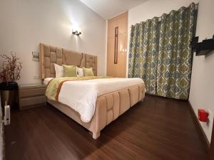 MOYDOM 2BHK APARTMENT IN NOIDA, ZERO kM DELHI