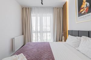 Deluxe 3 Room Apartment - Coresi Mall