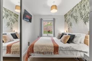 Chic York Getaway - Pool Table - Free Street Parking