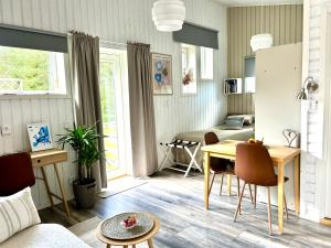 Lilla huset Bed & Breakfast - countryside guesthouse, free parking