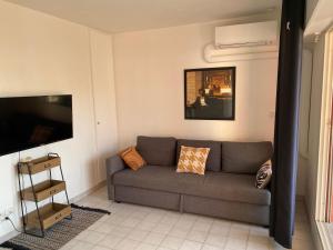 Les jonquières à Gassin, avec piscine collective, G26