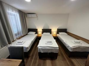 Triple Room room in Rooms Gat