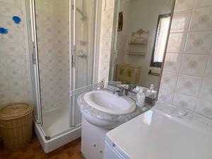 Maison T3 face à la mer, 4 pers, parking privé, plage ~500m, commerces proches - FR-1-81-72