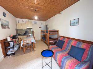 Studio à 2 pas de la plage, balcon vue mer latérale - FR-1-197-248