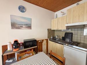 Studio à 2 pas de la plage, balcon vue mer latérale - FR-1-197-248