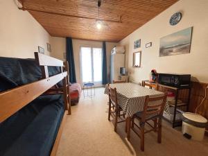 Studio à 2 pas de la plage, balcon vue mer latérale - FR-1-197-248