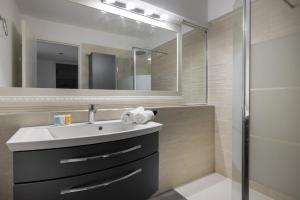 Reine Astrid Palm Beach Suite