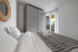 Reine Astrid Palm Beach Suite